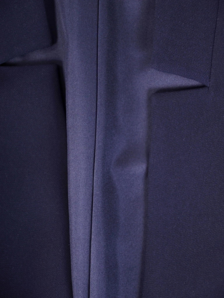 Elegancki żakiet damski do sukienki granatowy – prosty fason z wyszczuplającymi przeszyciami 32687