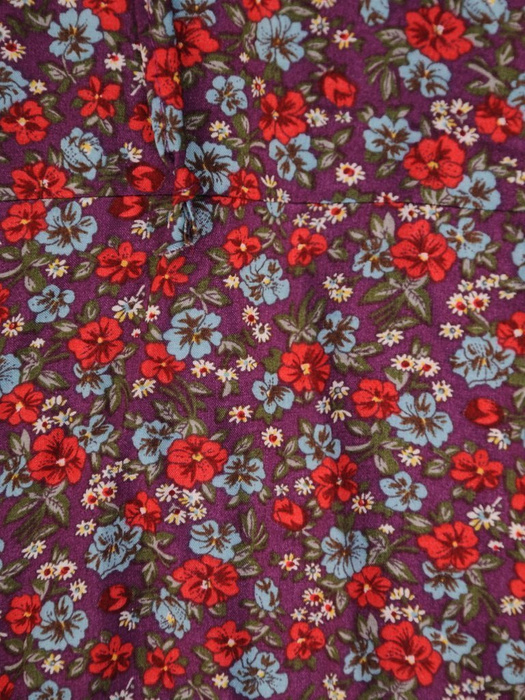 Luźna sukienka z bawełnianej tkaniny w modny, kwiatowy wzór 30493