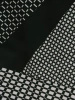 Ciemnozielona sukienka o prostym kroju w geometryczny print – szykowny dekolt w łódkę i wygoda 20051