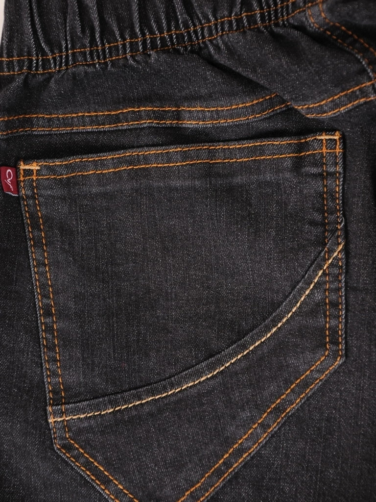 Dopasowane czarne spodnie jeansowe – wygodny model z gumką w pasie i kieszeniami 36558