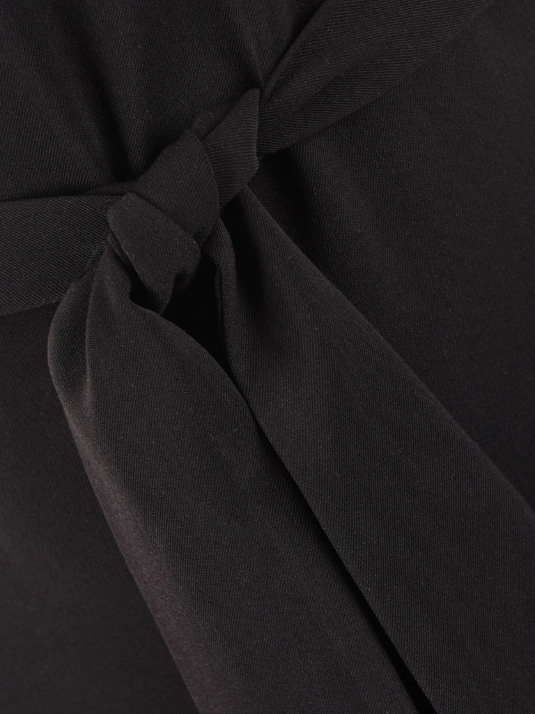 Elegancka czarna sukienka rozkloszowana maxi – szyfonowe rękawy i pasek podkreślający talię 40454