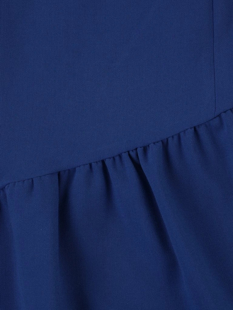 Elegancka sukienka koktajlowa syrenka chabrowa – kobiecy fason z ozdobnymi rękawami 10157