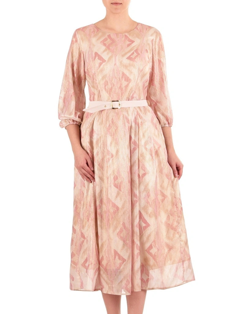 Kobieca sukienka maxi rozkloszowana w pastelowy wzór – pasek podkreślający talię i elegancki dekolt łódka 41852