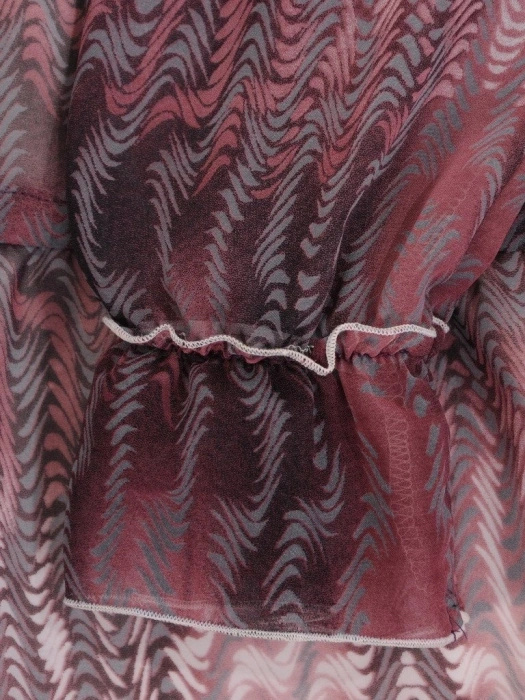Elegancka sukienka rozkloszowana w odcieniach różu – zwiewny fason z dekoltem w serek tuszujący biodra 19706