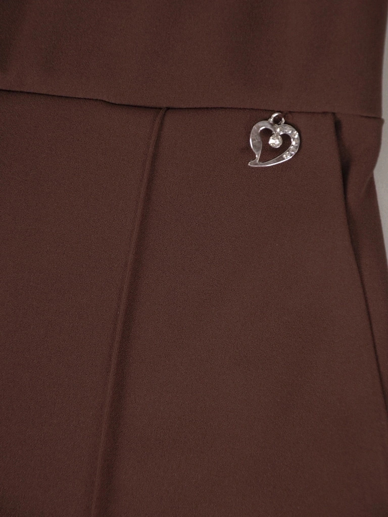 Eleganckie czekoladowe spodnie damskie z szerokimi nogawkami – fason z wysokim stanem na wygodnej gumce 39035