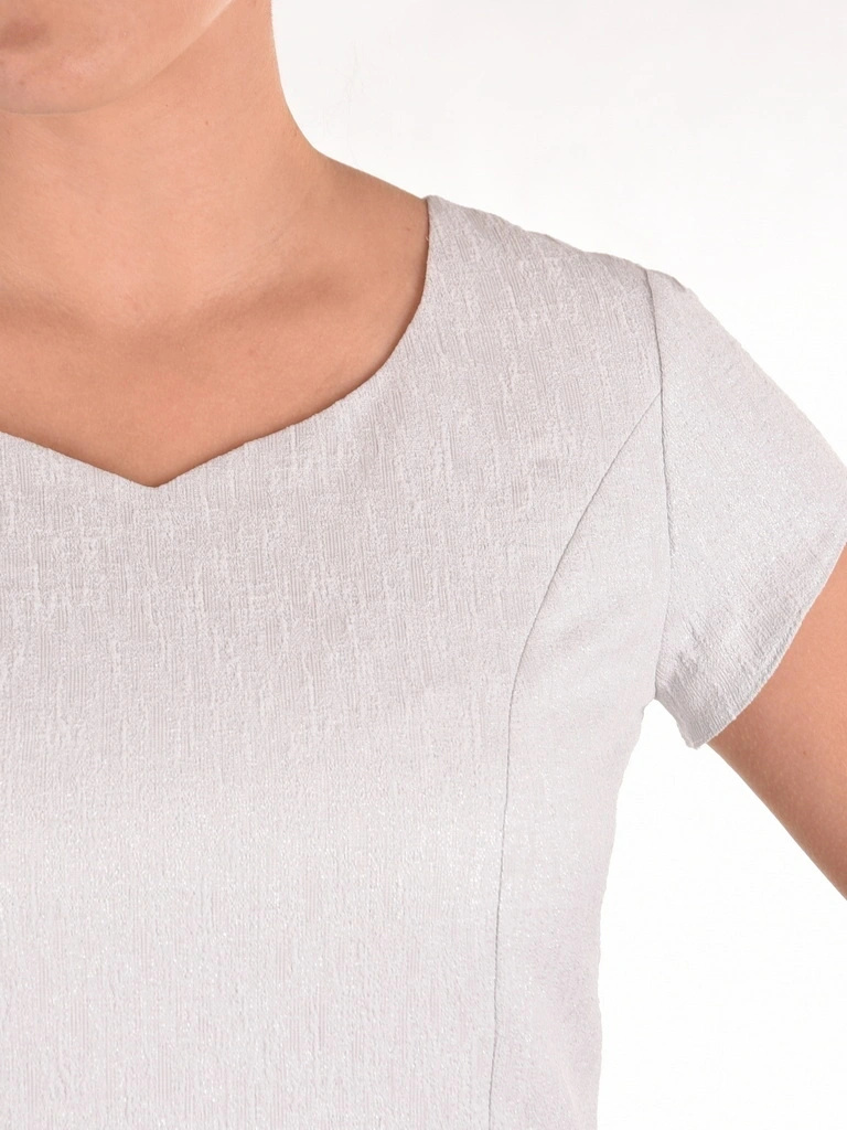 Szara garsonka damska żakardowa z rękawem 3/4 – elegancki zestaw z prostą sukienką midi 22322