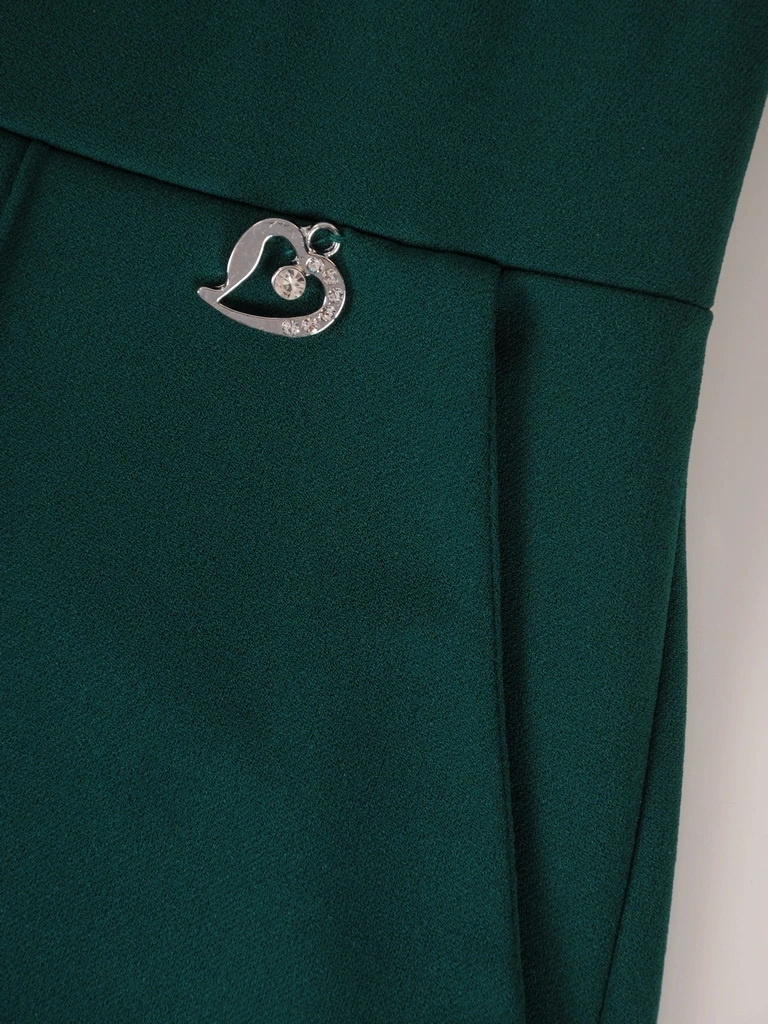 Eleganckie zielone spodnie damskie z szerokimi nogawkami – elastyczna gumka w pasie podkreślająca talię 39034