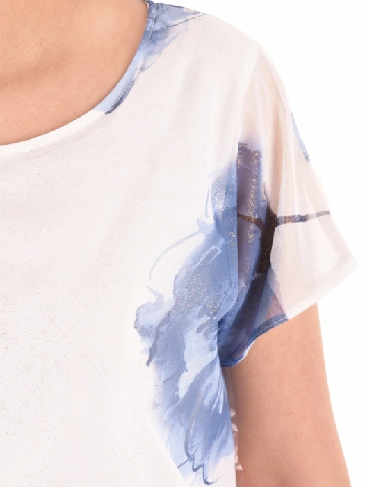 Jasna sukienka midi w kwiatowy wzór – rozkloszowany fason ze złotym akcentem w pasie 40051