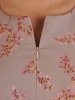 Elegancka sukienka rozkloszowana midi w kwiaty – wysmuklające przeszycia i pasek w talii 24564