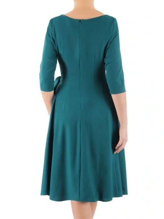Wizytowa sukienka rozkloszowana z wiązaną kokardą – elegancki fason midi w odcieniu zieleni 38767