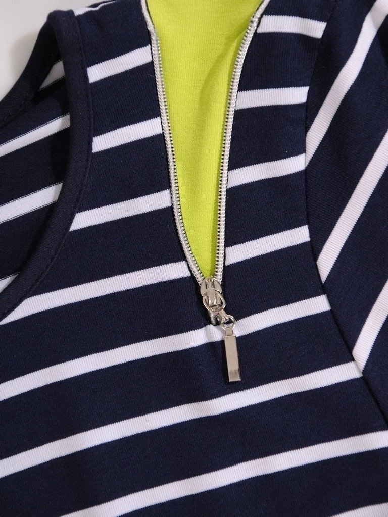 Wiskozowa bluzka damska w granatowe paski – prosty krój z dekoltem w łódkę i zamkami 10604