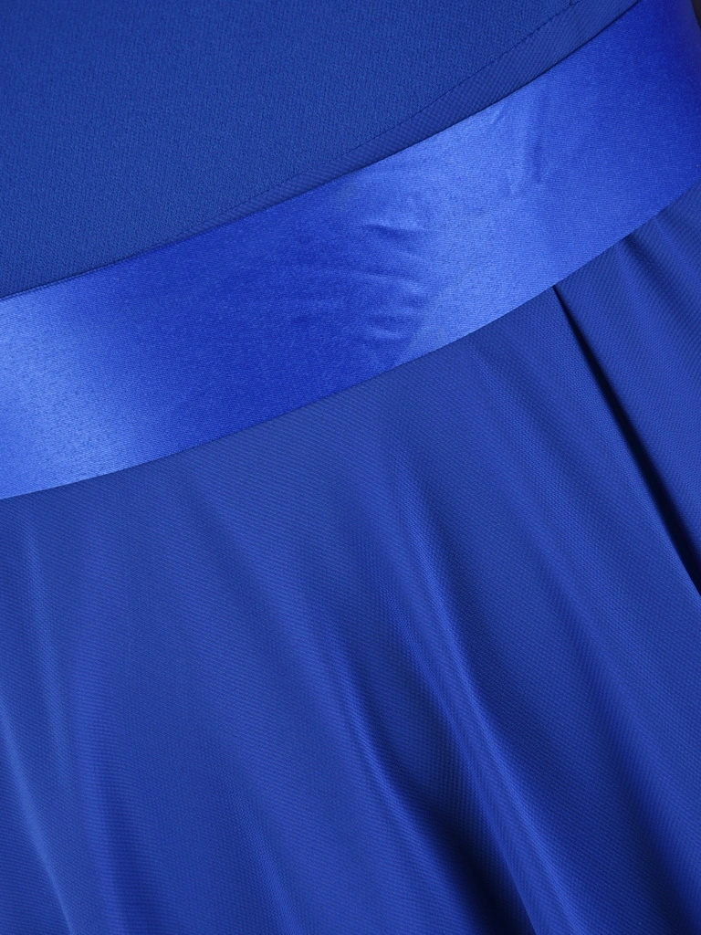Chabrowa sukienka wizytowa rozkloszowana z paskiem – efektowne wiązania na rękawach i dekolt łódka 34947