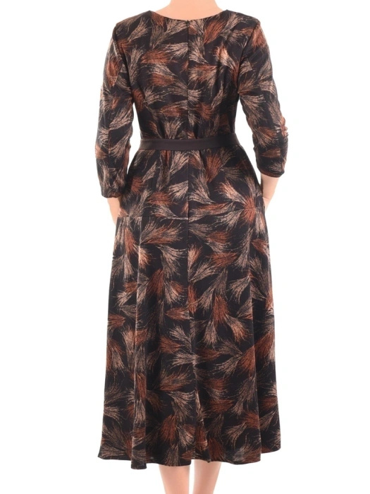Rozkloszowana sukienka jesienna maxi z rękawem 3/4 – stylowy print i pasek podkreślający talię 40295