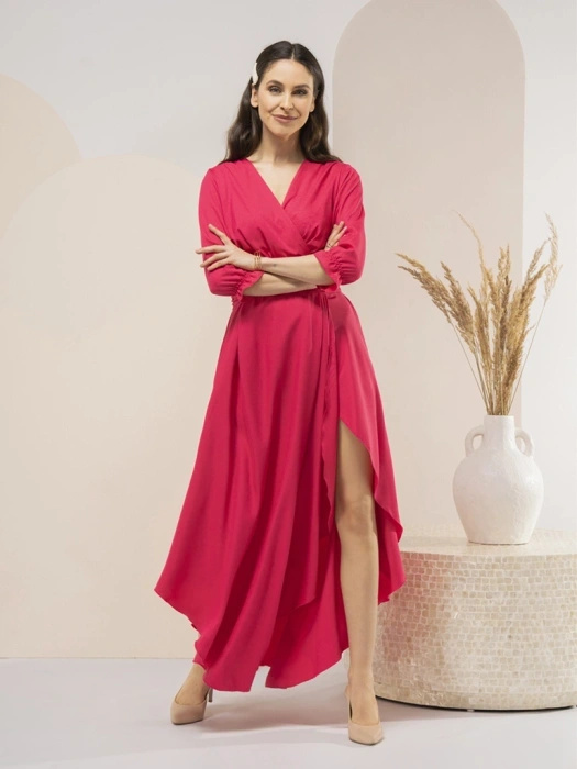 Elegancka suknia wieczorowa maxi w odcieniu amarantu – rozkloszowany dół z kobiecym wiązaniem 35948