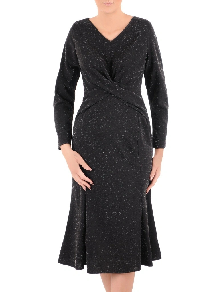 Elegancka czarna sukienka syrenka z rękawem 3/4 – wysmuklające marszczenie i srebrny akcent 37155