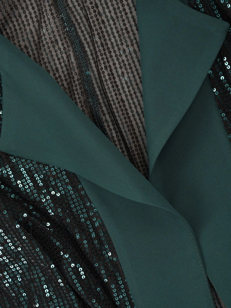 Elegancki zielony komplet ze spodniami na wesele – wysmuklający krój z cekinami i paskiem 40855