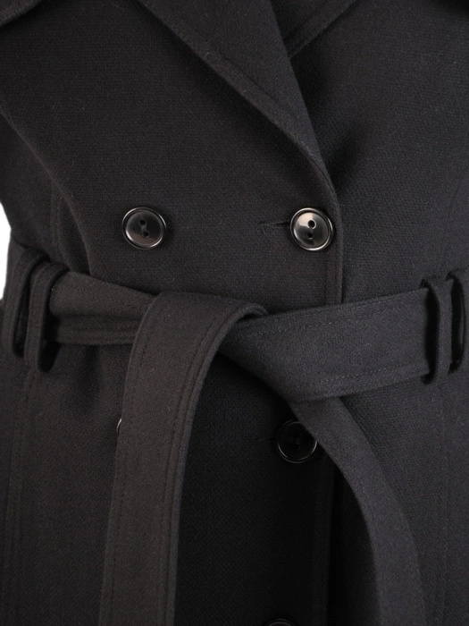 Klasyczny czarny płaszcz damski o prostym kroju – stylowe wiązanie w talii i elegancki kołnierz 34132