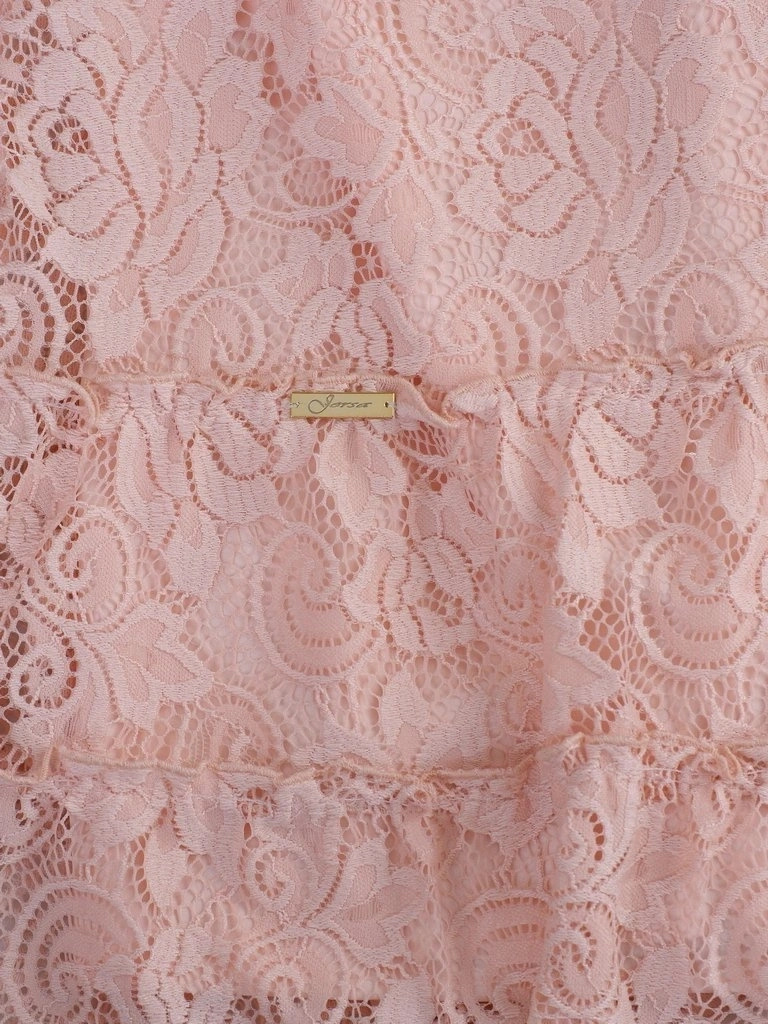 Elegancka sukienka trapezowa na wesele w pudrowym różu – kobiecy krój maskujący biodra z rękawem 3/4 11879