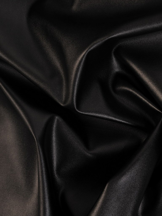Czarna sukienka z paskiem, połyskująca kreacja z modnymi rękawami 27772