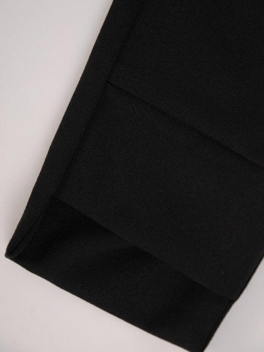 Czarne, wyszczuplające spodnie 25836