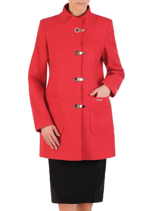 Czerwony płaszcz damski z ozdobnym zapięciem 28535