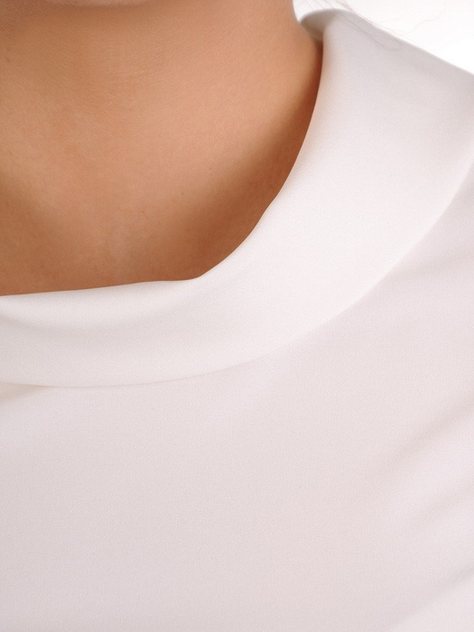 Elegancka bluzka z plisowanymi wstawkami 19670