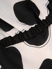 Czarno biała sukienka z odkrytymi ramionami 29388