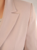 Elegancki garnitur damski w beżowym kolorze zapinany na guzik 33428